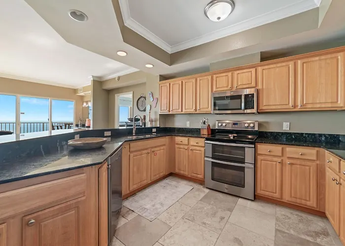 Crystal Shores West Unit 1402 Holiday home